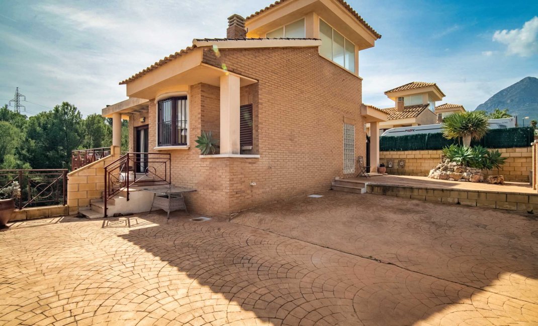 Resale - Villa -
La Nucía - La Alberca