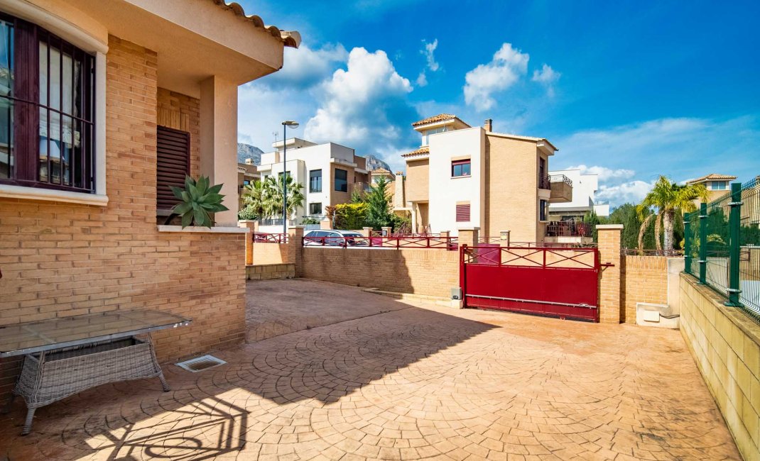 Resale - Villa -
La Nucía - La Alberca