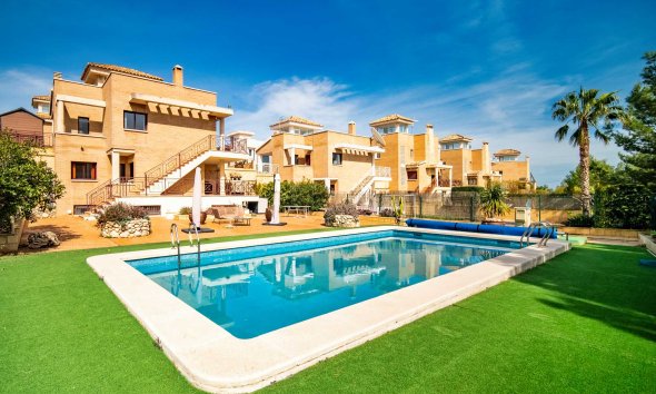 Resale - Villa -
La Nucía - La Alberca