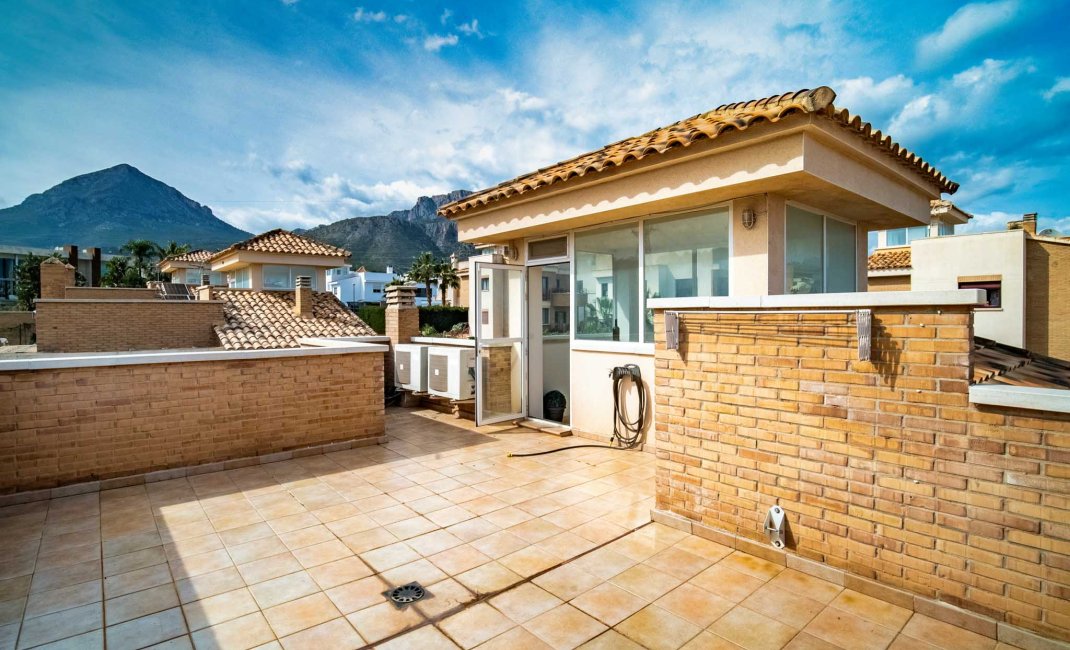 Resale - Villa -
La Nucía - La Alberca