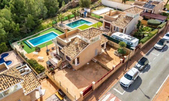 Resale - Villa -
La Nucía - La Alberca