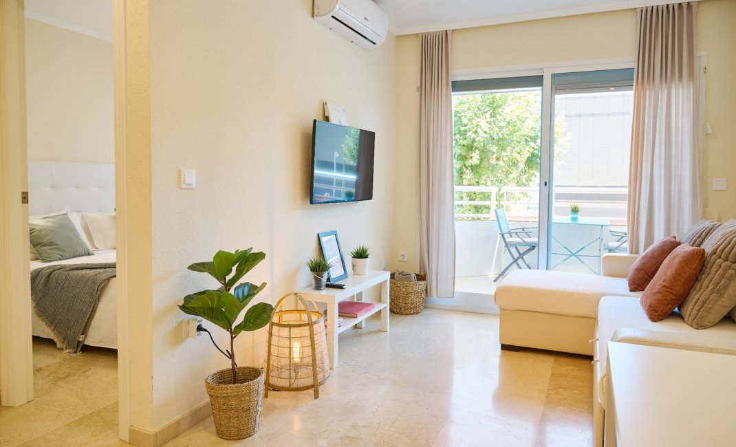 Alquiler corta estancia - Apartamento / Piso -
Albir