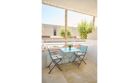 Alquiler corta estancia - Apartamento / Piso -
Albir