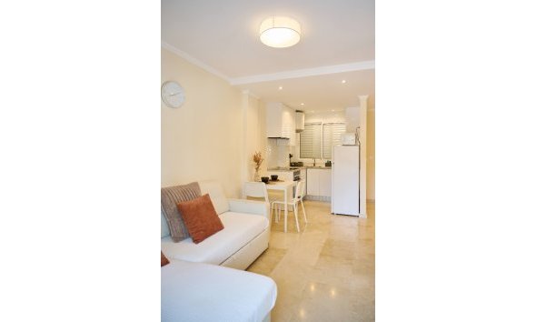 Alquiler corta estancia - Apartamento / Piso -
Albir