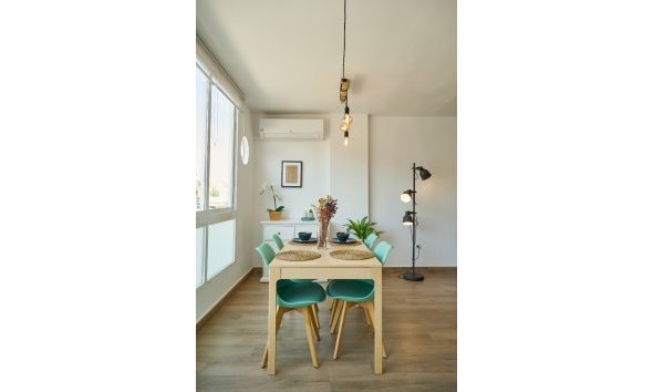 Location à court terme - Appartement -
Albir