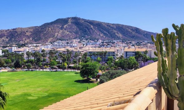 Reventa - Ático -
Albir