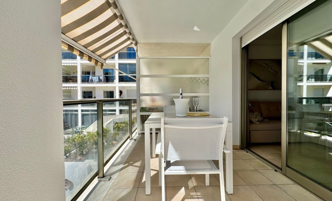 Alquiler corta estancia - Apartamento / Piso -
Albir