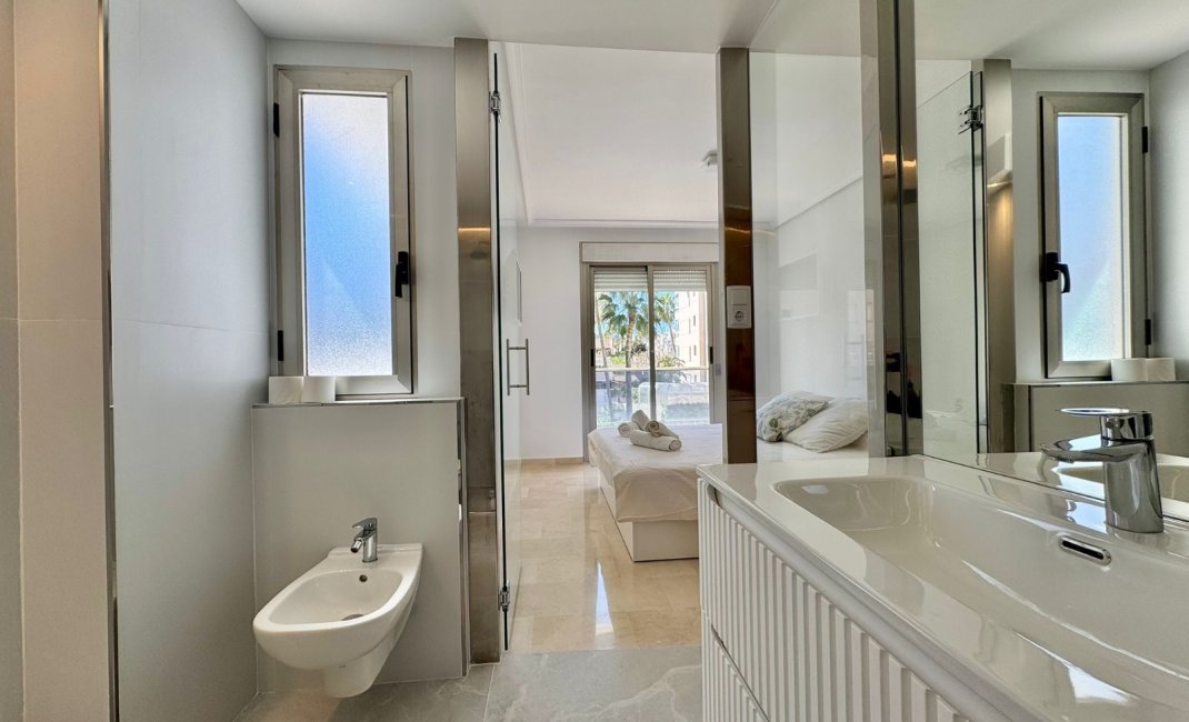 Alquiler corta estancia - Apartamento / Piso -
Albir