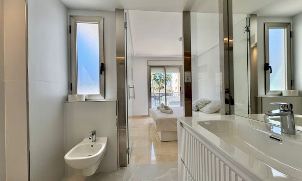 Alquiler corta estancia - Apartamento / Piso -
Albir