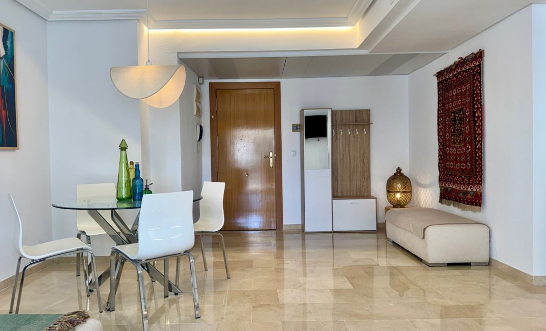 Alquiler corta estancia - Apartamento / Piso -
Albir