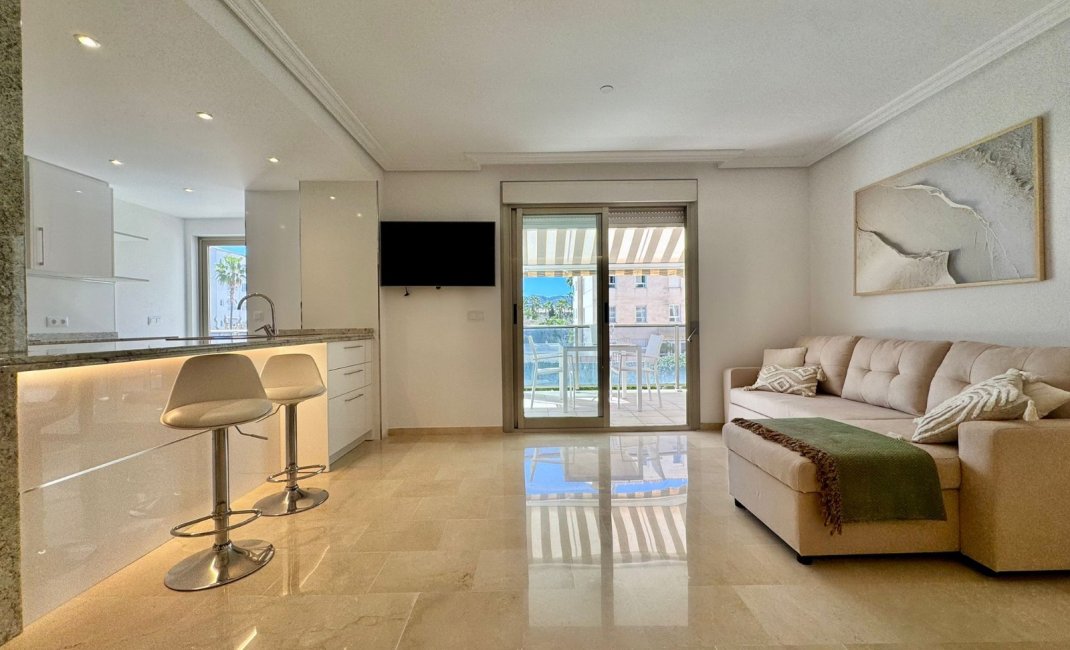 Alquiler corta estancia - Apartamento / Piso -
Albir