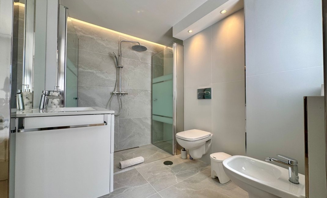 Alquiler corta estancia - Apartamento / Piso -
Albir