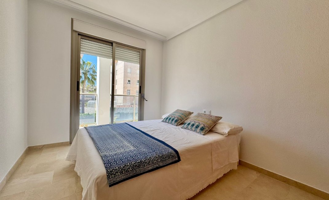 Alquiler corta estancia - Apartamento / Piso -
Albir