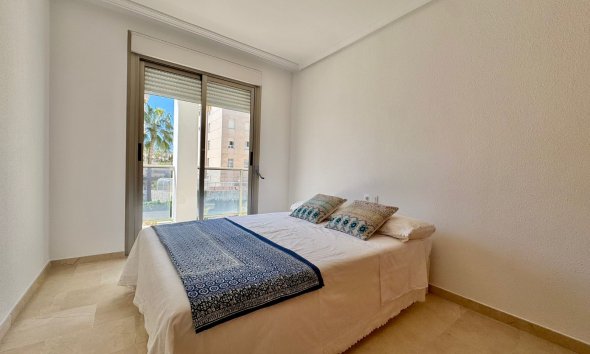 Alquiler corta estancia - Apartamento / Piso -
Albir