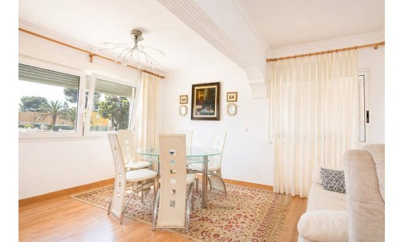 Herverkoop - Chalet / Villa -
La Nucía