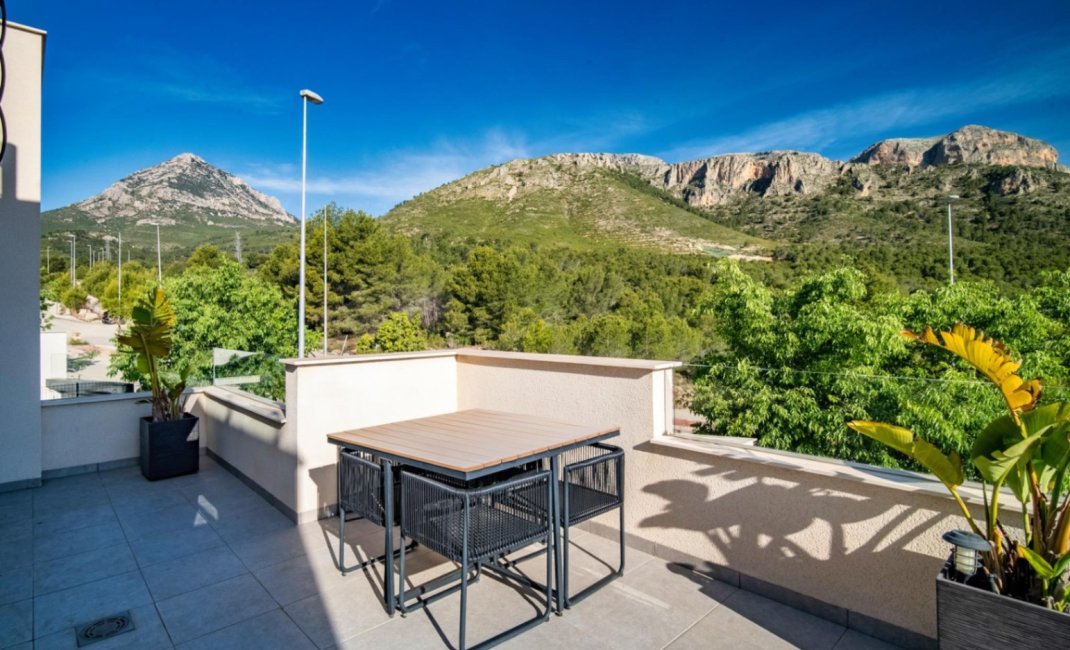 Resale - Villa -
Polop - La Alberca