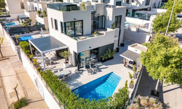 Resale - Villa -
Polop - La Alberca