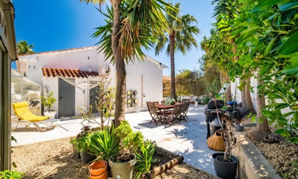 Resale - Villa -
Alfaz del Pi - Colonia Escandinavia