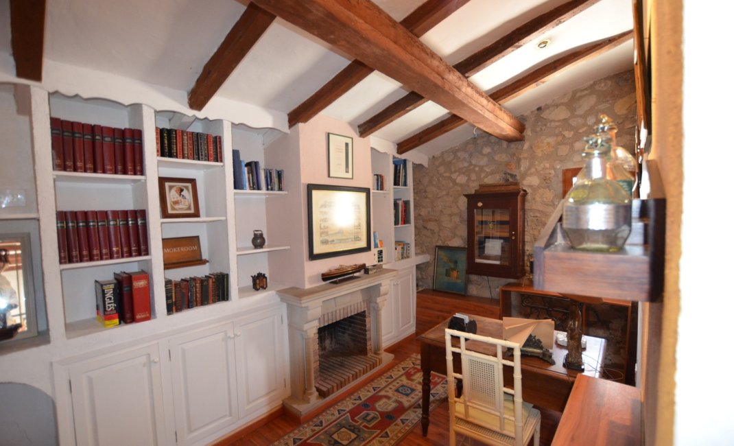 Resale - Village house -
Altea