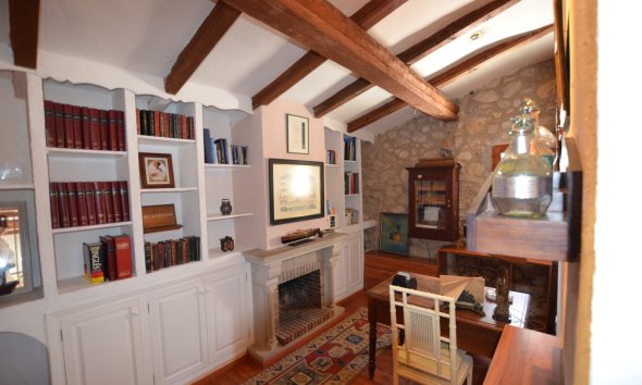 Resale - Village house -
Altea