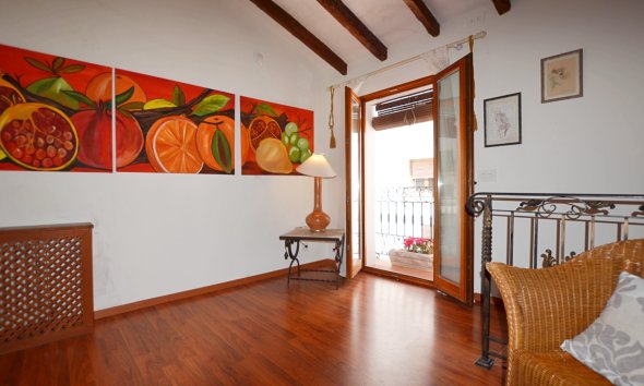 Resale - Village house -
Altea