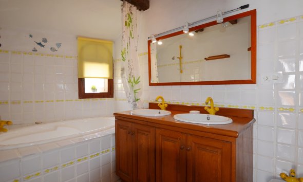 Resale - Village house -
Altea