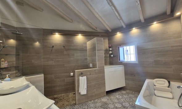 Resale - Village house -
Altea