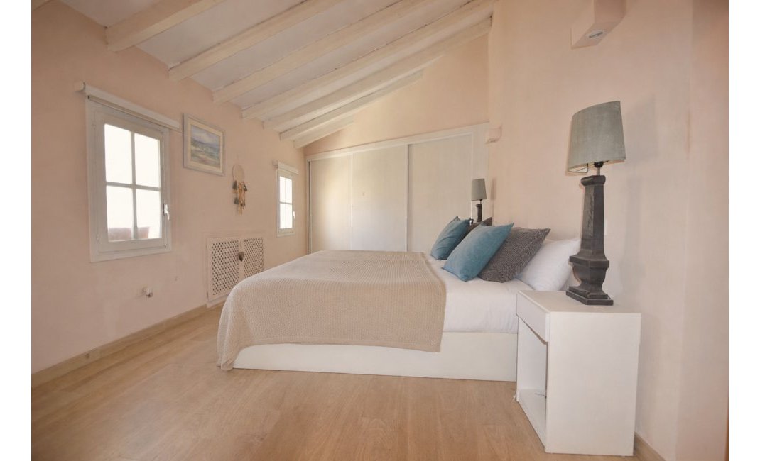 Resale - Village house -
Altea