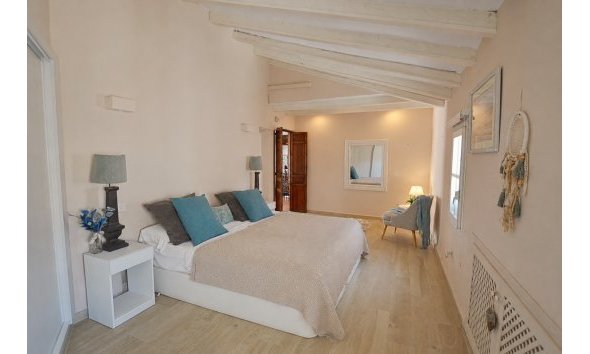 Resale - Village house -
Altea