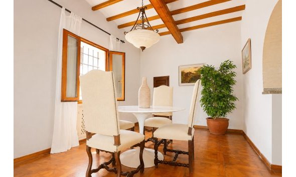 Resale - Village house -
Altea