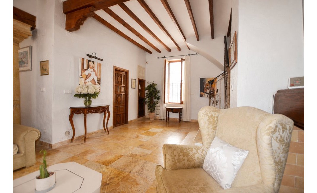 Resale - Village house -
Altea