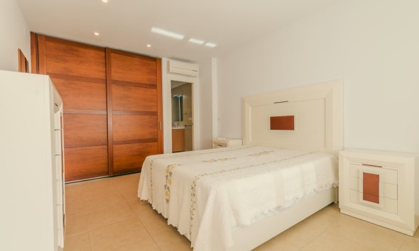  Alquiler larga estancia - Apartamento / piso -
Altea