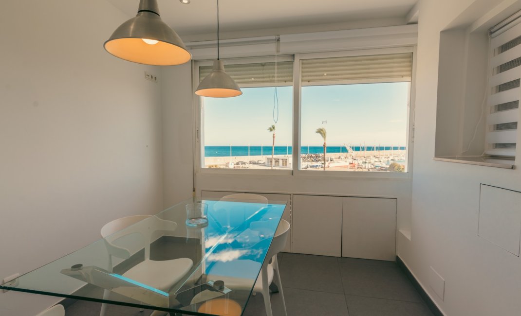  Alquiler larga estancia - Apartamento / piso -
Altea