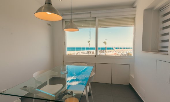  Alquiler larga estancia - Apartamento / piso -
Altea