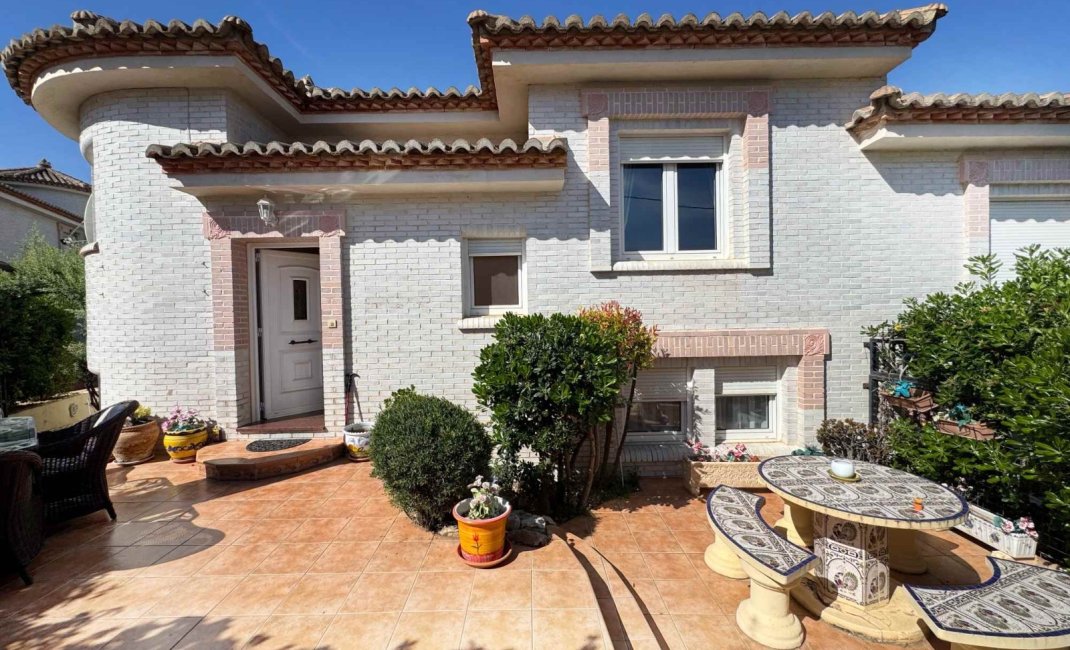 Reventa - Adosado -
Albir