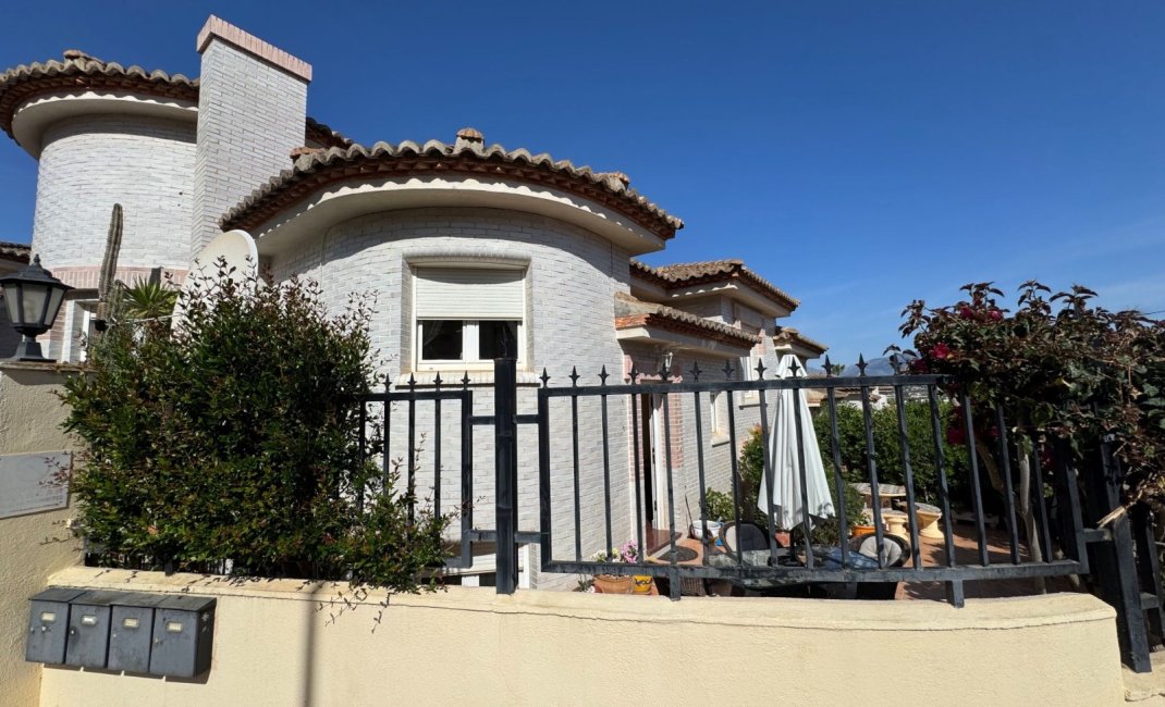 Reventa - Adosado -
Albir