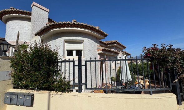 Reventa - Adosado -
Albir