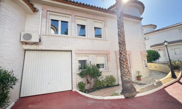 Reventa - Adosado -
Albir