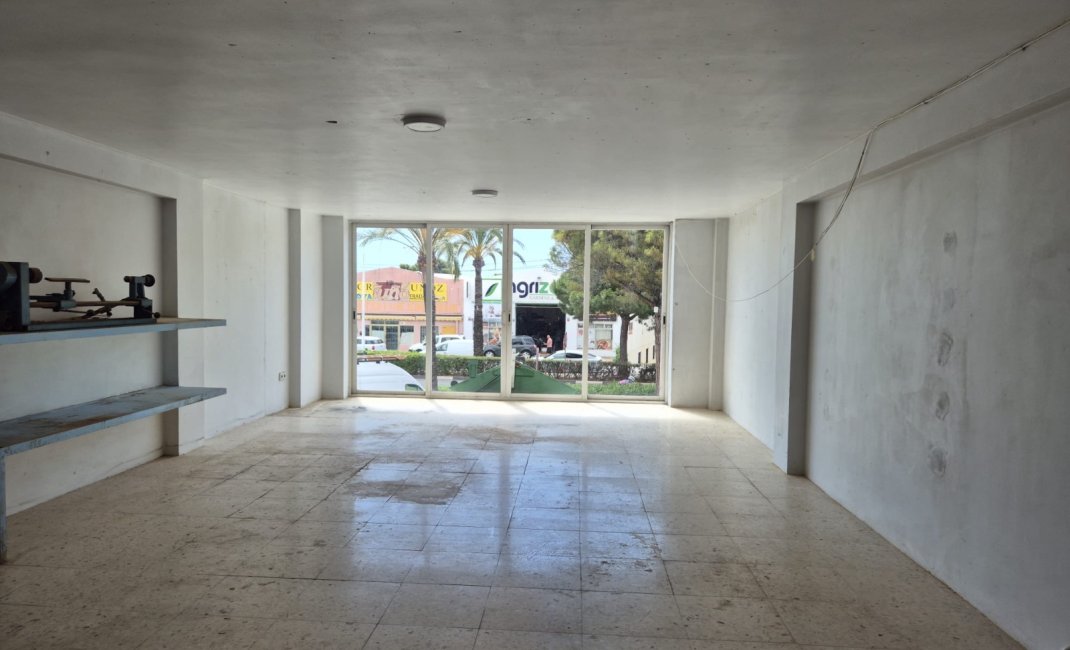 Reventa - Comercial -
Altea