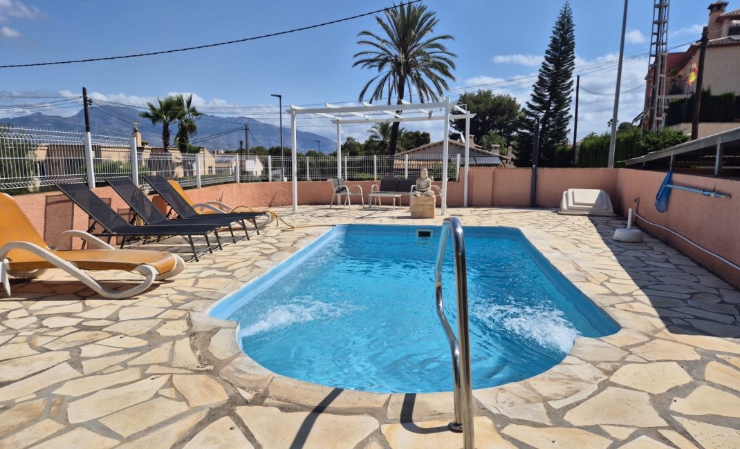 Videresalg -  Hytte / villa -
Albir