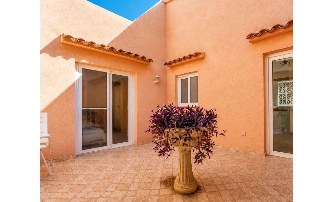 Videresalg -  Hytte / villa -
Albir
