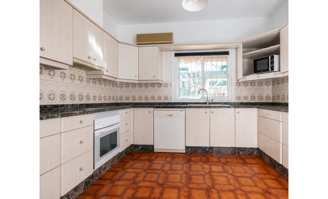 Videresalg -  Hytte / villa -
Albir