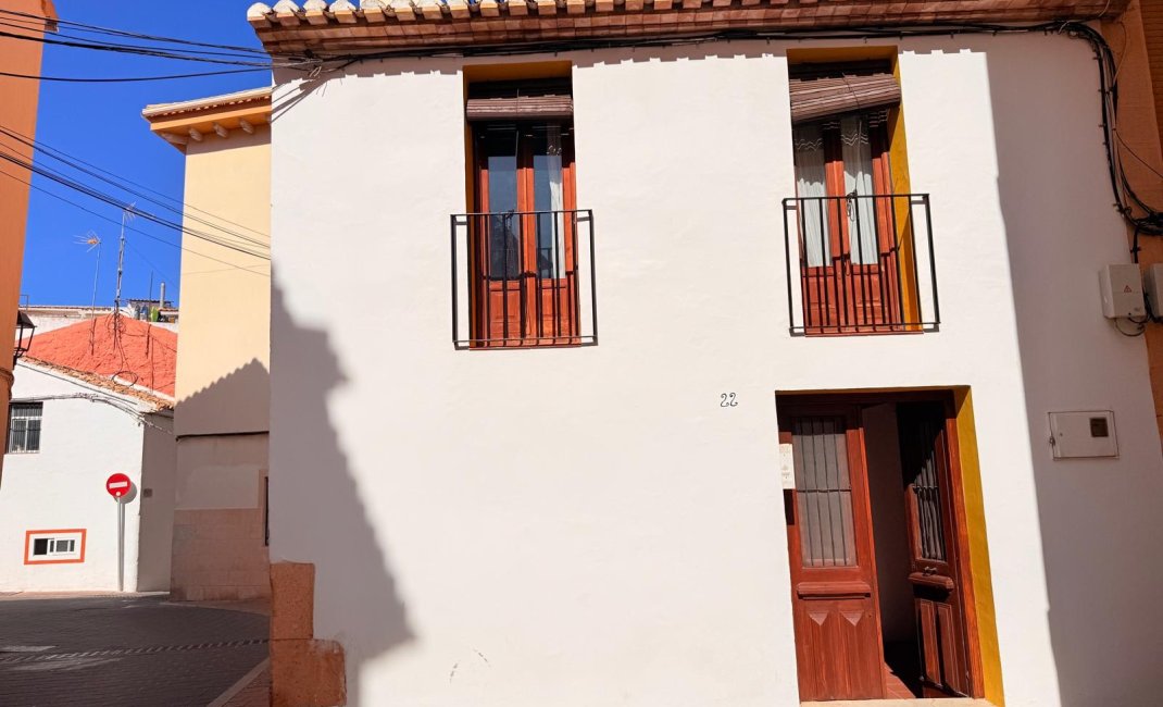 Reventa - Casa de pueblo -
La Nucía