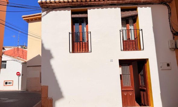 Reventa - Casa de pueblo -
La Nucía