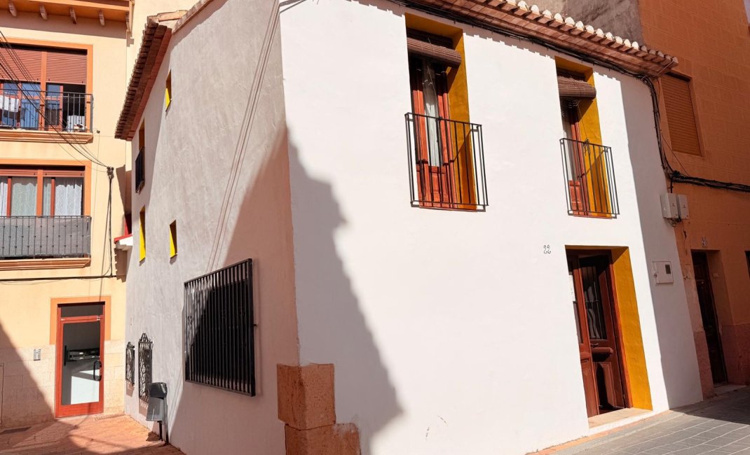 Reventa - Casa de pueblo -
La Nucía