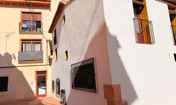 Reventa - Casa de pueblo -
La Nucía