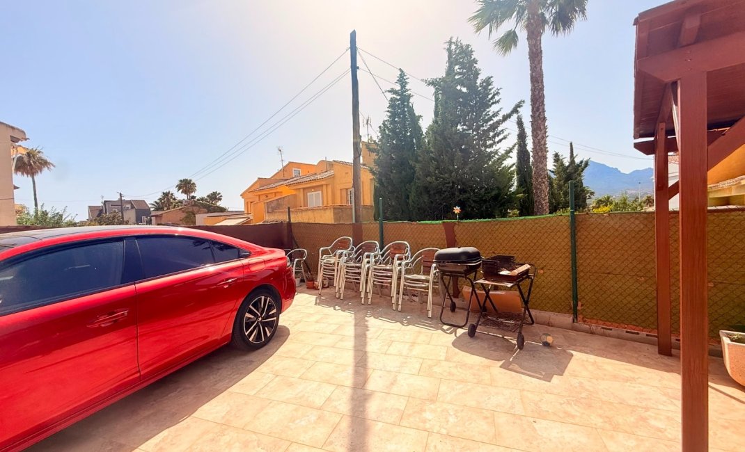 Resale -  Chalet / Villa -
Benidorm - Rincon de Loix Llano