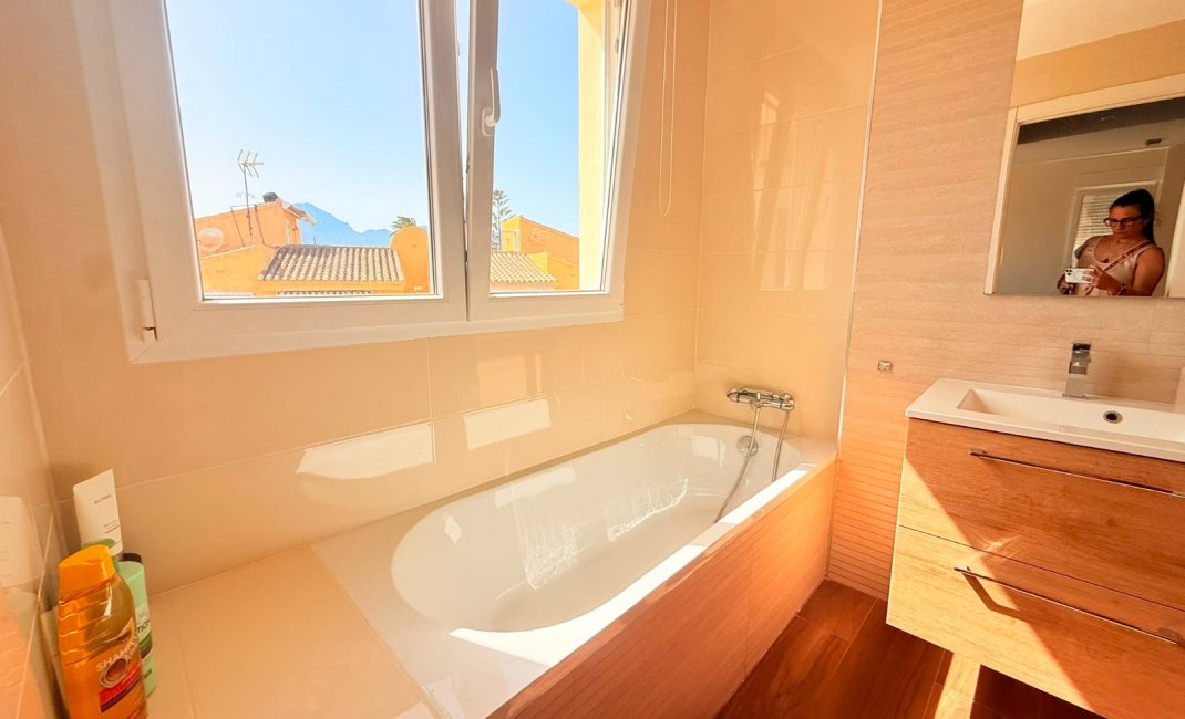 Resale -  Chalet / Villa -
Benidorm - Rincon de Loix Llano