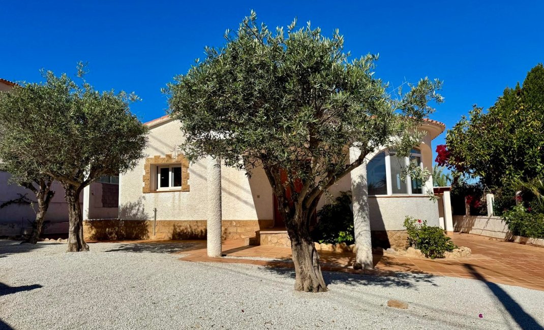 Reventa - Chalet / Villa  -
Albir