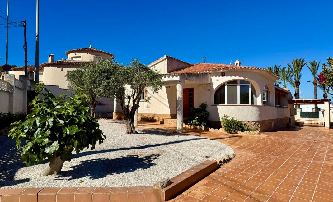 Reventa - Chalet / Villa  -
Albir